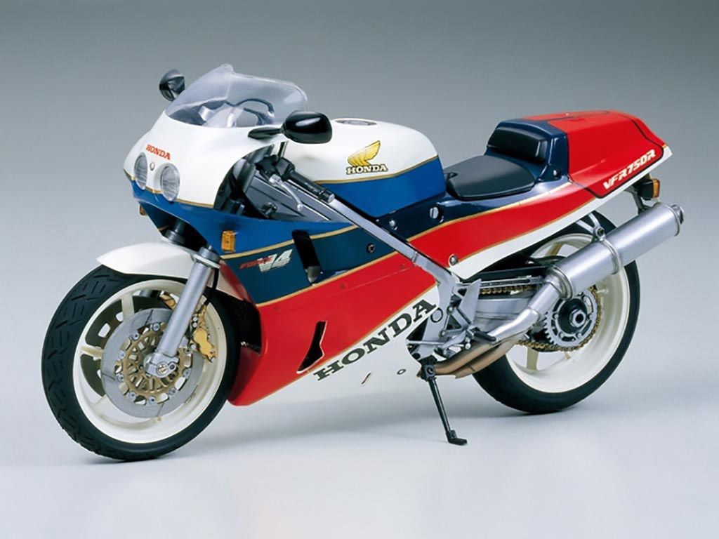 Tamiya 1/12 Scale Honda VFR750R Model Kit