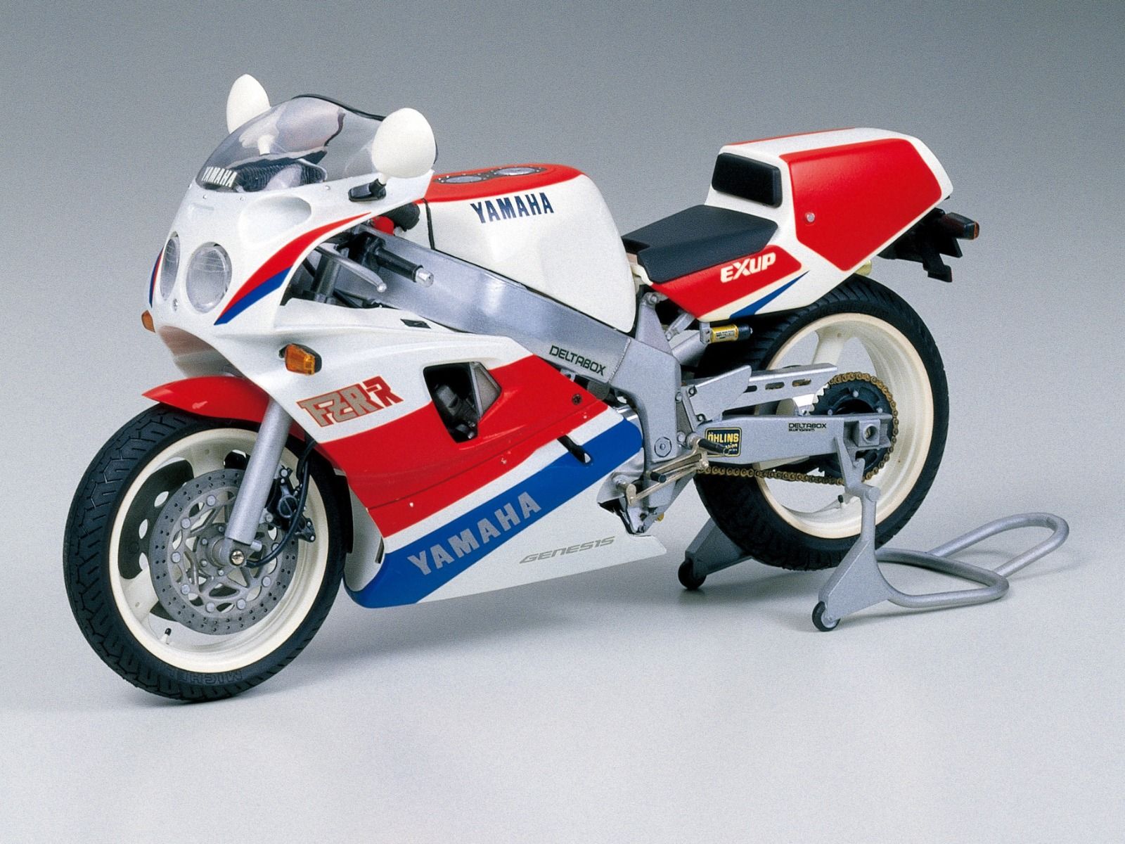 Tamiya 1/12 Scale Yamaha FZR750R Superbike (OW01) Model Kit
