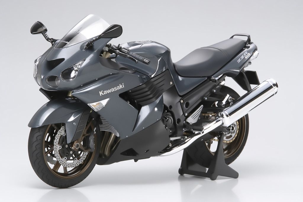 Tamiya 1/12 Scale Kawasaki ZZR 1400 Model Kit