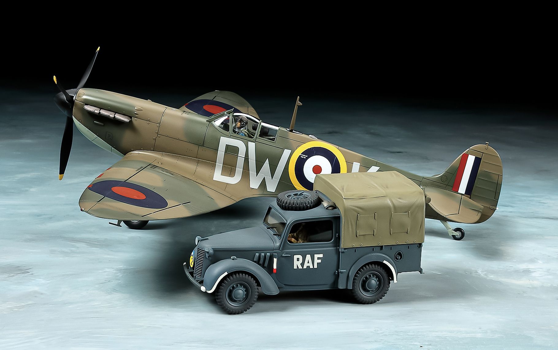 Tamiya 1/48 Scale Spitfire Mk.I & 10HP Model Kit