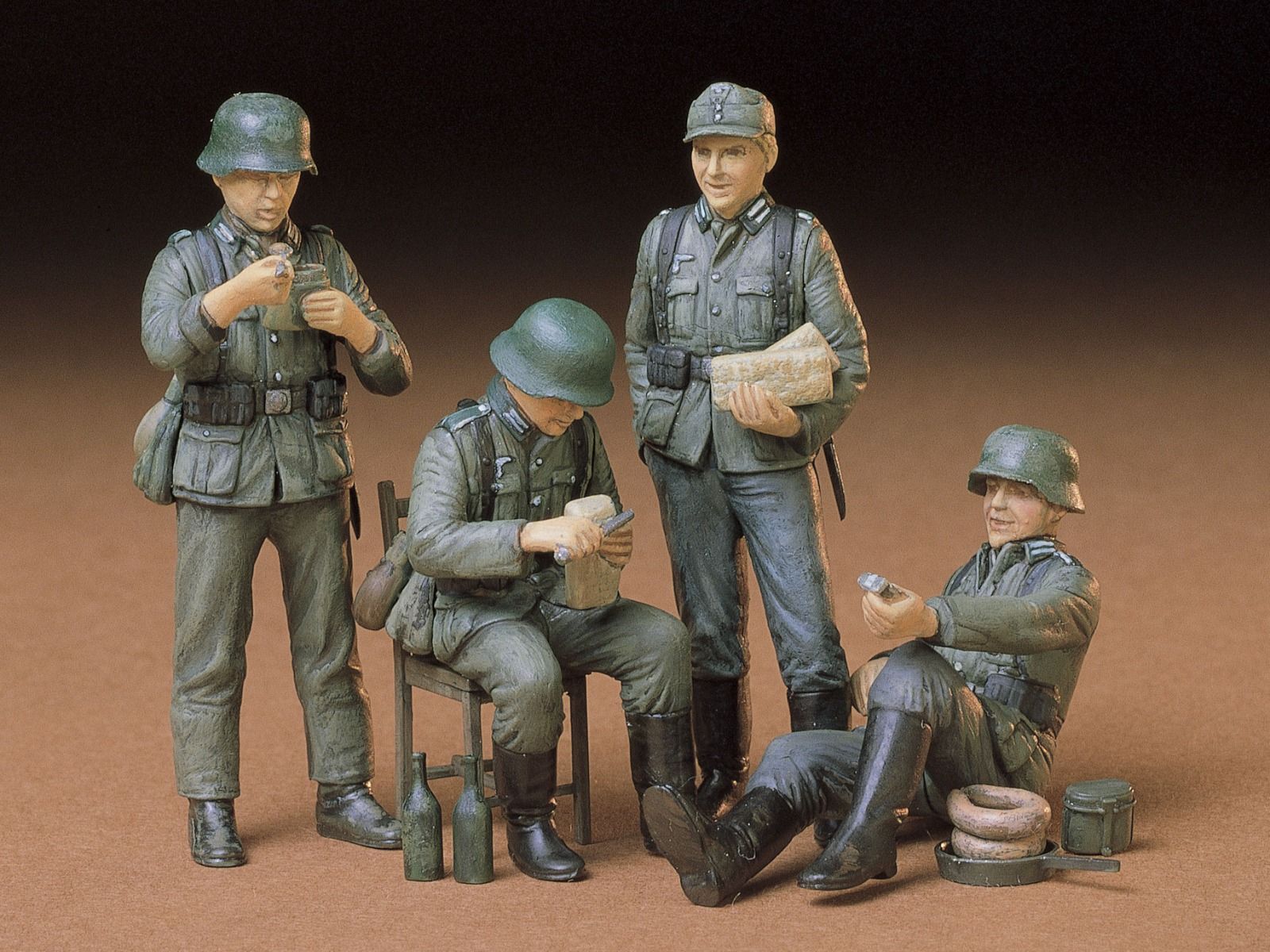 Tamiya 1/35 Scale German Soldiers at Rest Model Kit