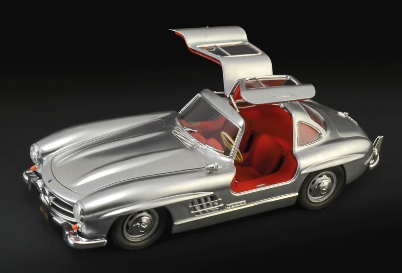 Italeri 1/16 Scale 300SL Mercedes-Benz Gullwing Model Kit