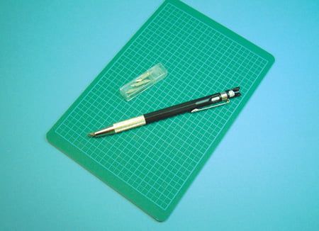 Expo pen knife with cutting mat