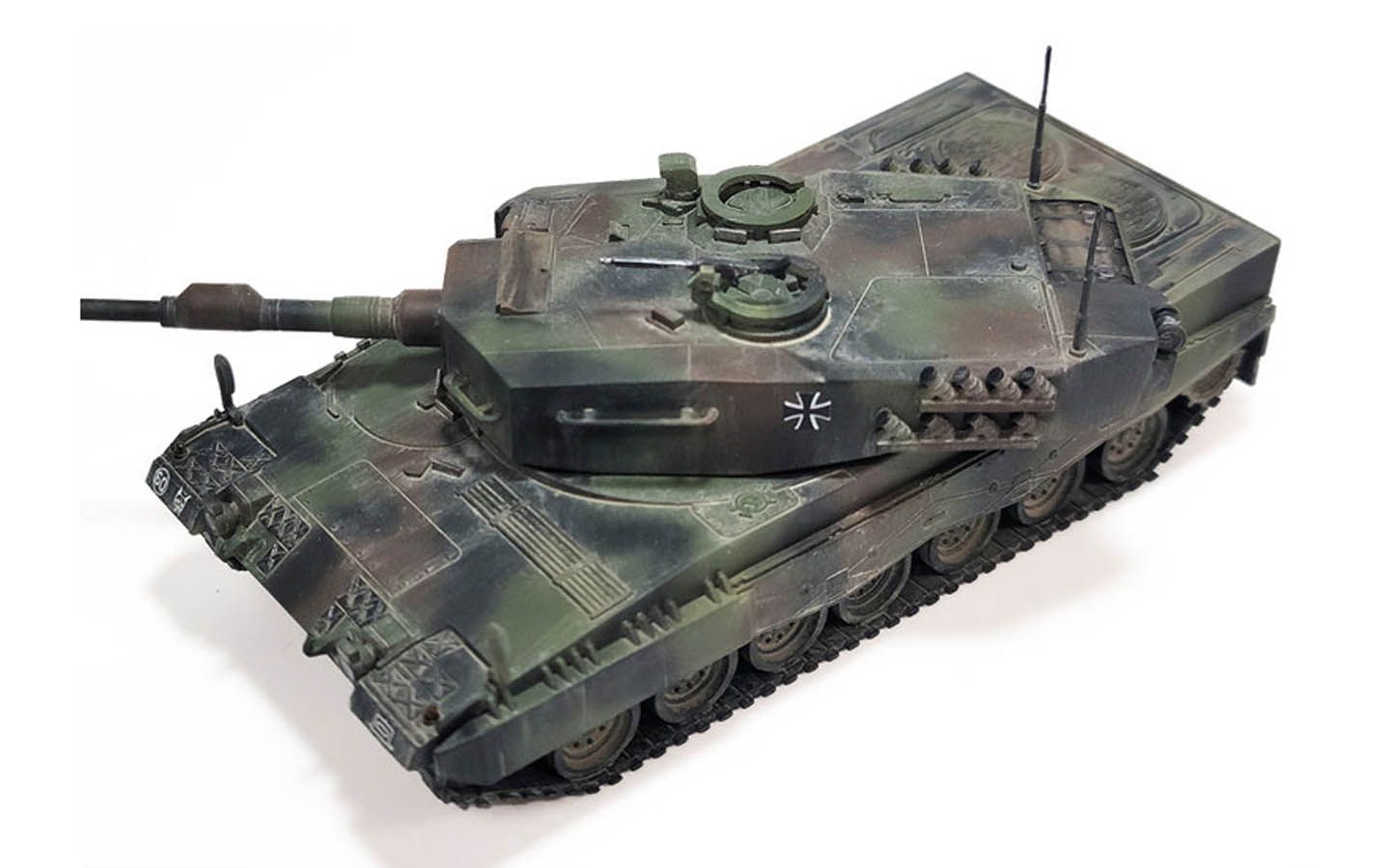 Academy 1/72 Scale German Army Leopard 2A4, ca.1980s-2000s Model Kit