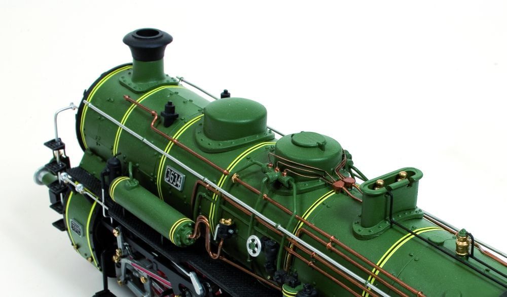 BR-18 Locomotive Replica - Detailed Collectible Train Model 1:32