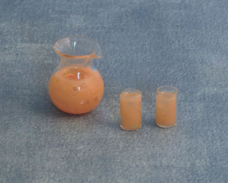 Grapefruit Juice in Jug plus 2 Glasses for 12th Scale Dolls House