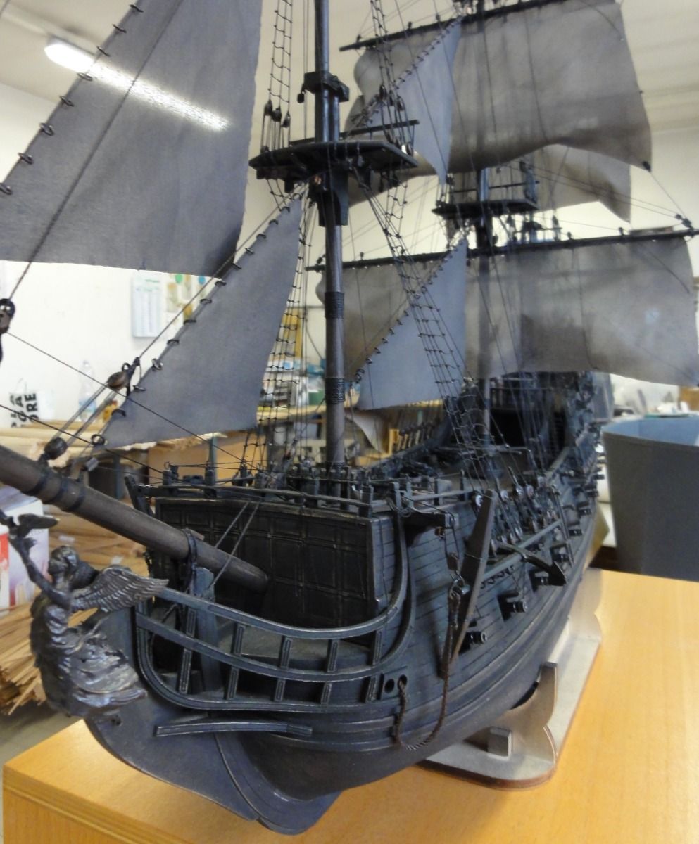 Mantua Models 1/65 Scale Black Pearl Model Kit