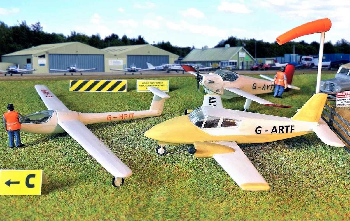 Fordhampton Airfield Planes & Gliders Kit OO Gauge