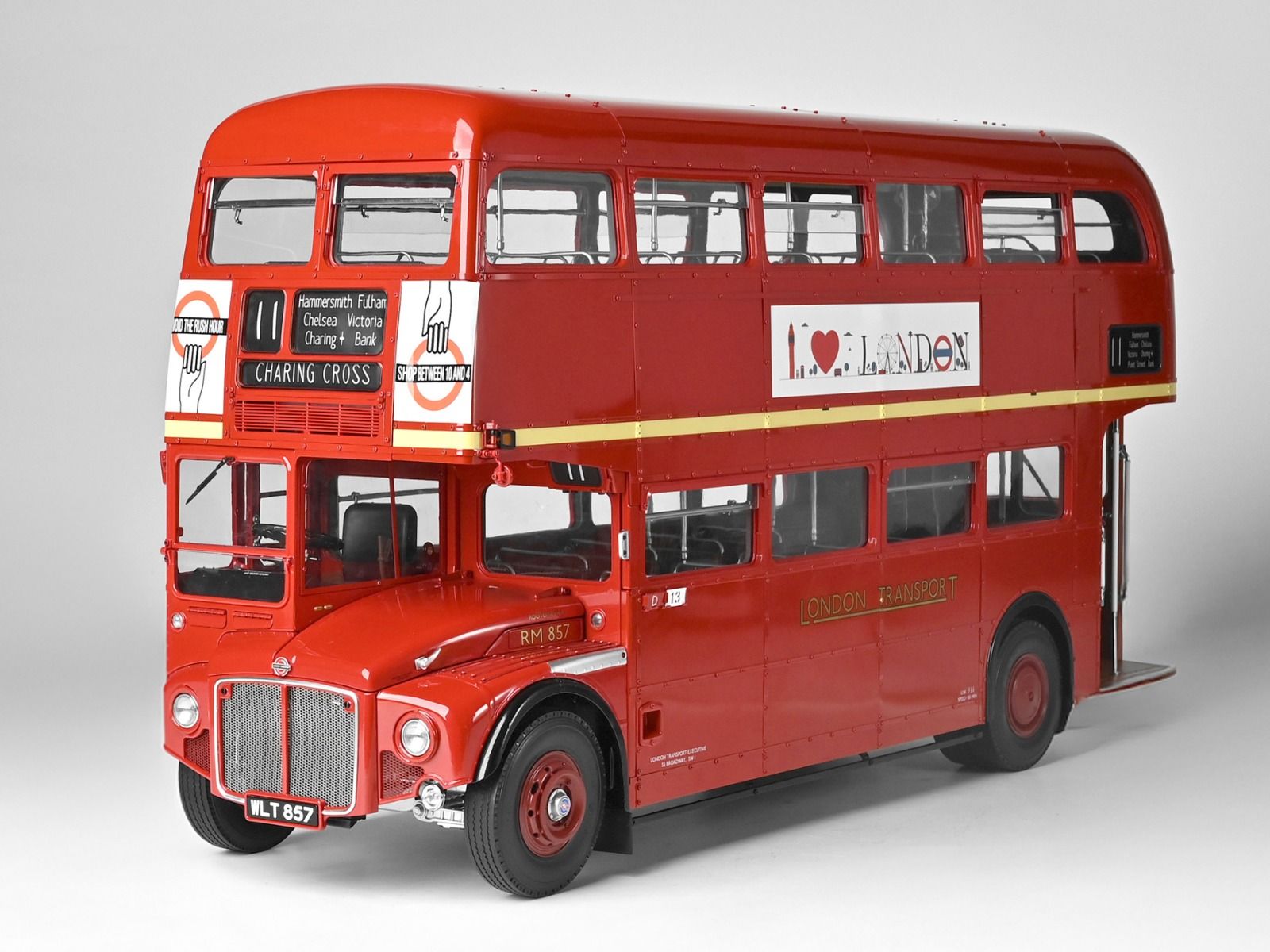 IXO 1/12 Scale Routemaster Bus (1961) Model Kit
