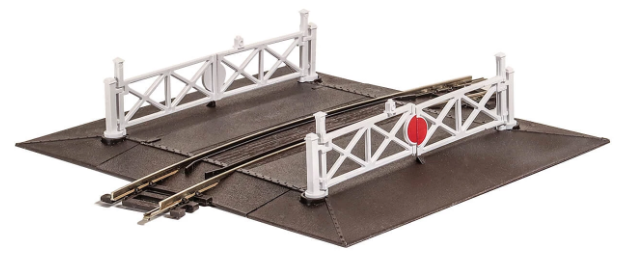 Peco Curved (No.2 Rad.) Level Crossing complete with 2 ramps & 4 gates OO Gauge