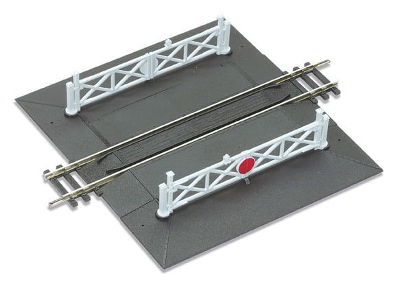 Peco Straight Level Crossing complete with 2 ramps & 4 gates OO Gauge