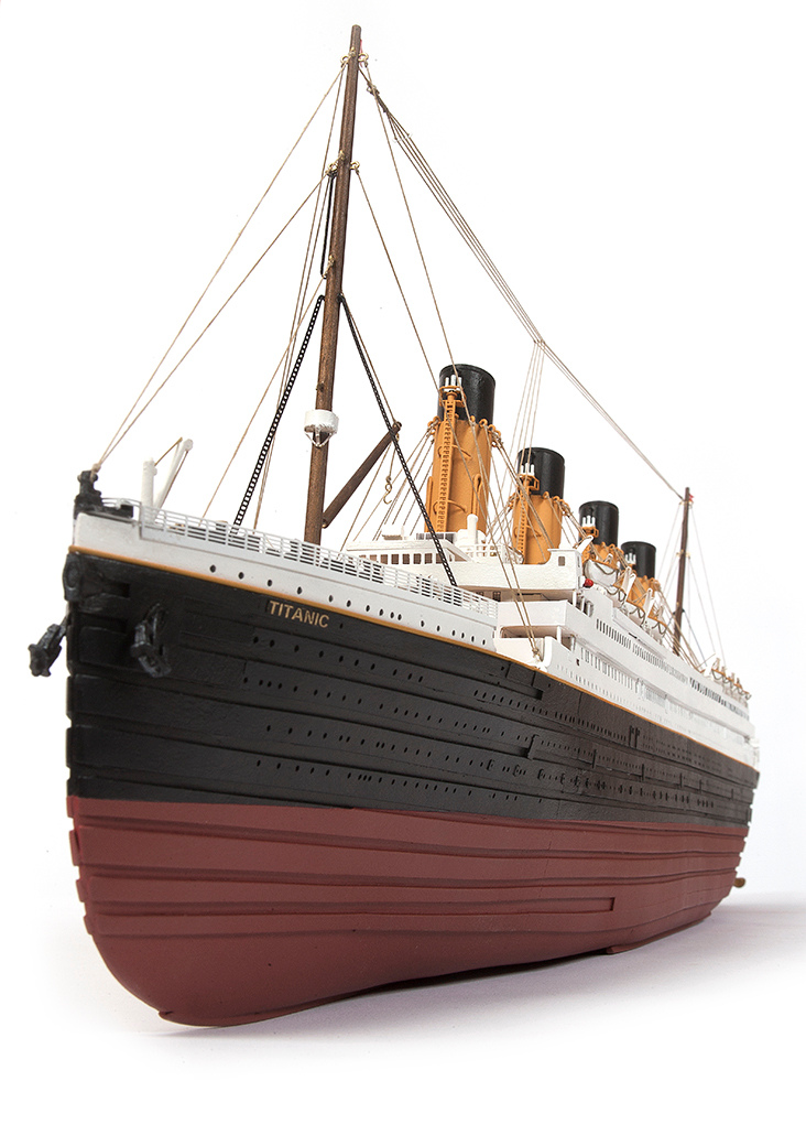 Rms Titanic Model 1350 Scale With Custom Wood Base And Interior Light