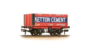 Branchline 8 Plank End Door Wagon 'Ketton Cement' 37-134B OO Gauge