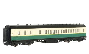 Thomas & Friends Gordon's Express Brake Coach OO Gauge