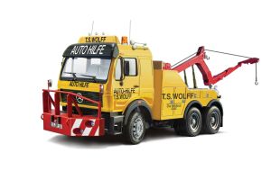 Italeri 1/24 Scale Mercedes-Benz Wrecker Truck Model Kit