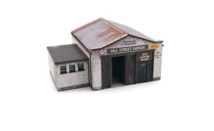 Scale Model Scenery Backstreet Garage OO Gauge