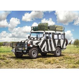 Italeri 1/24 Scale Toyota Land Cruiser Safari Model Kit