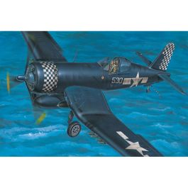 TRUMPETER 1/32 VOUGHT F4U-4 CORSAIR + spray