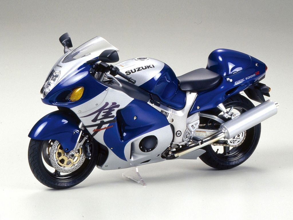 Tamiya 1/12 Scale Suzuki GSX1300R Hayabusa Model Kit