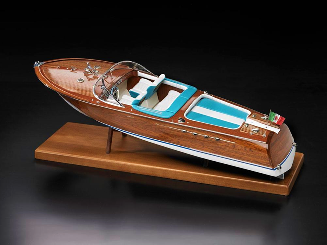 Amati 1/10 Scale Riva Aquarama Kit and Motor & Transmission Set Deal