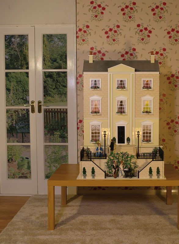 Wentworth Court 12th Scale Dolls House Kit
