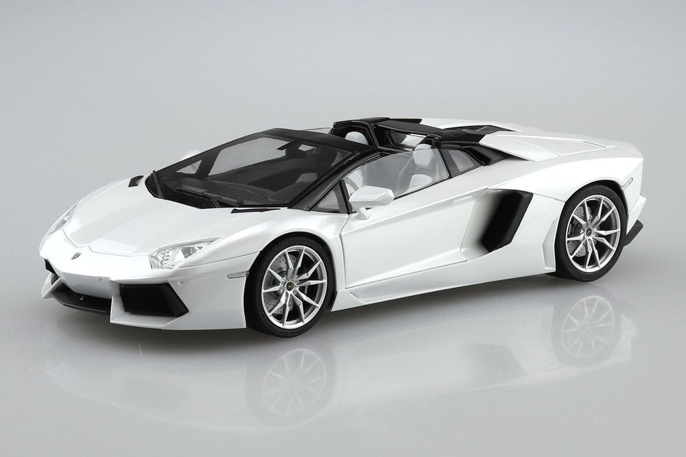Aoshima 1/24 Scale Lamborghini Aventador Roadster Model Kit