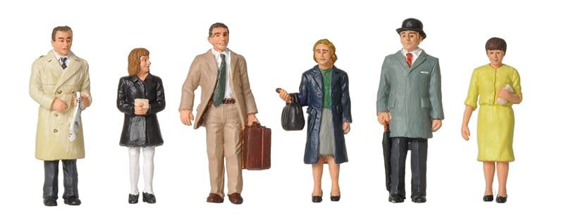 Branchline 1960 70s Standing Station Passengers 36-402 OO Gauge