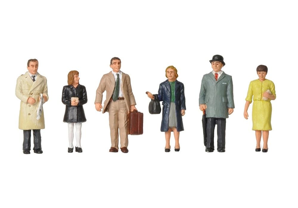 Branchline 1960 70s Standing Station Passengers 36-402 OO Gauge