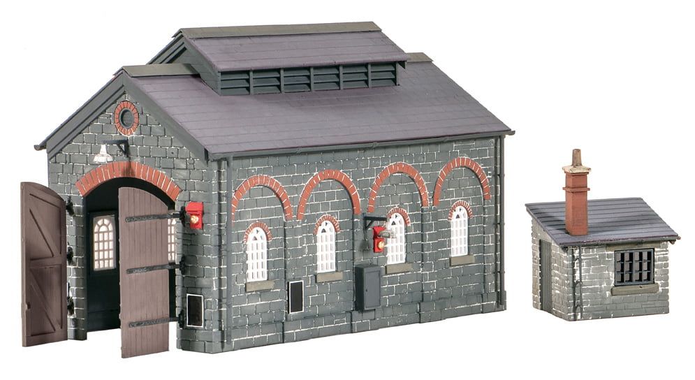 Peco Engine Shed inc. Hut (176mm x 90mm x 120mm) OO Gauge