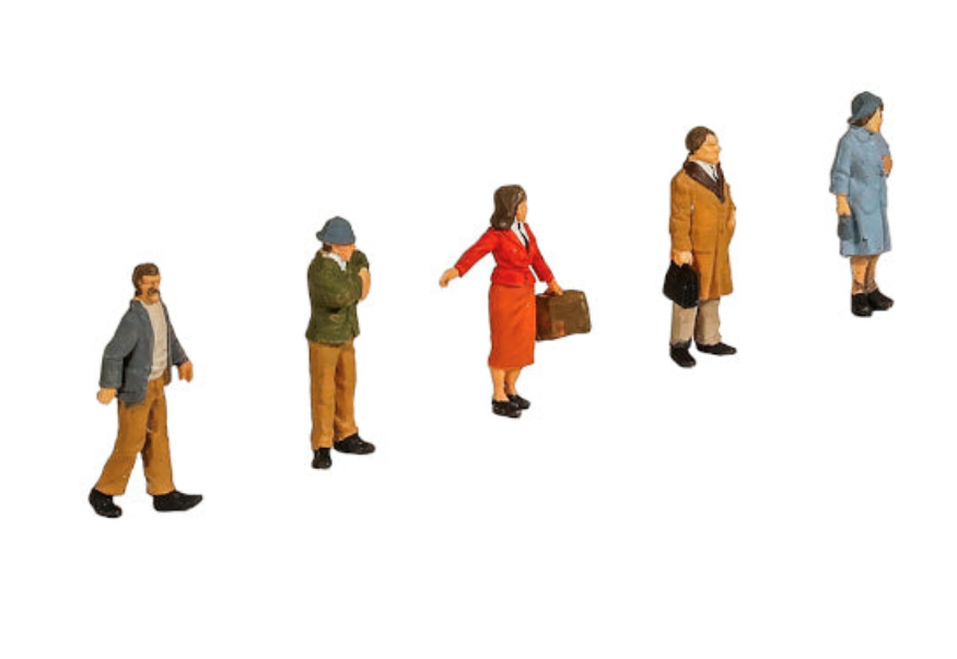 Peco Passengers Standing OO Gauge