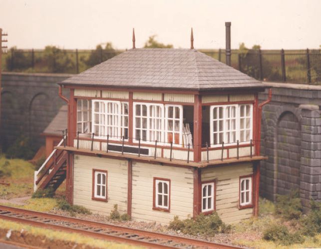 Peco Midland Signal Box (130mm x 50mm) OO Gauge