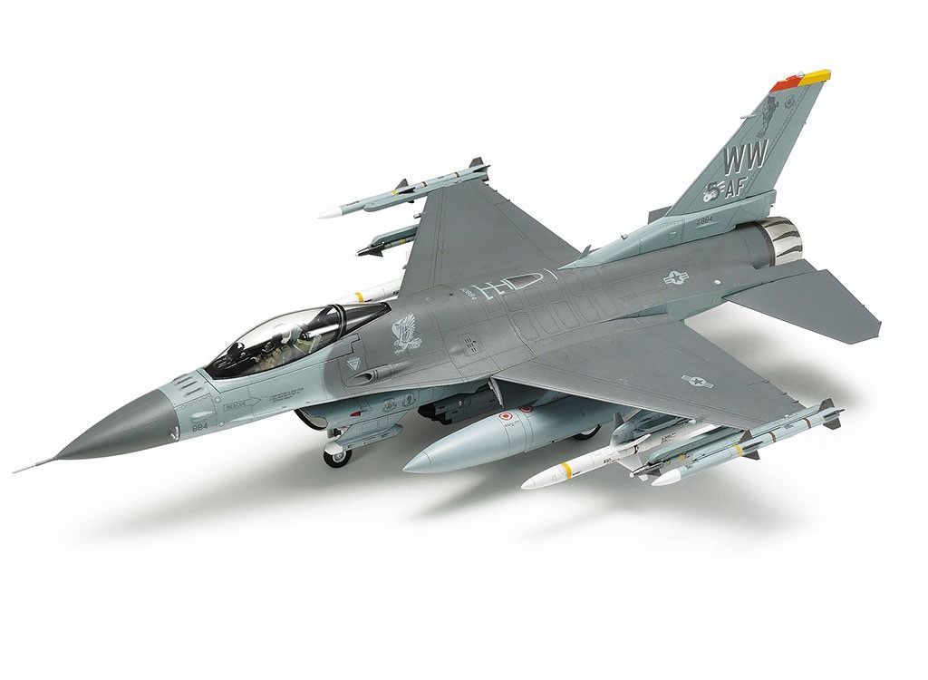 Tamiya 1/72 Scale Lockheed Martin F-16CJ Block 50 Fighting Falcon with Full Equipment Model Kit