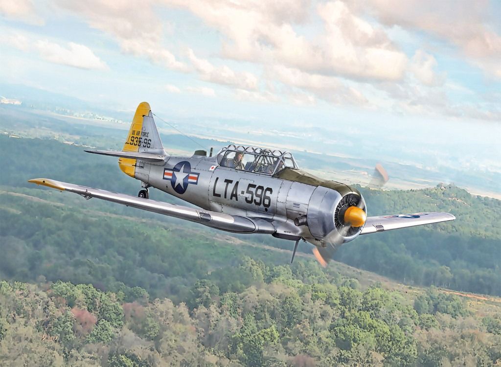 Italeri 1/48 Scale North American T-6G Texan Trainer Aircraft Model Kit