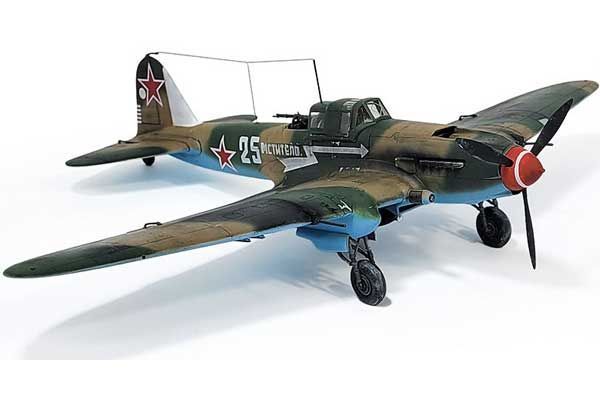 Academy 1/48 Scale Soviet Il-2M3 "Berlin 1945" Model Kit
