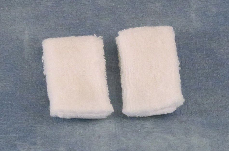 Large White Towels Pk 2 for 12th Scale Dolls House