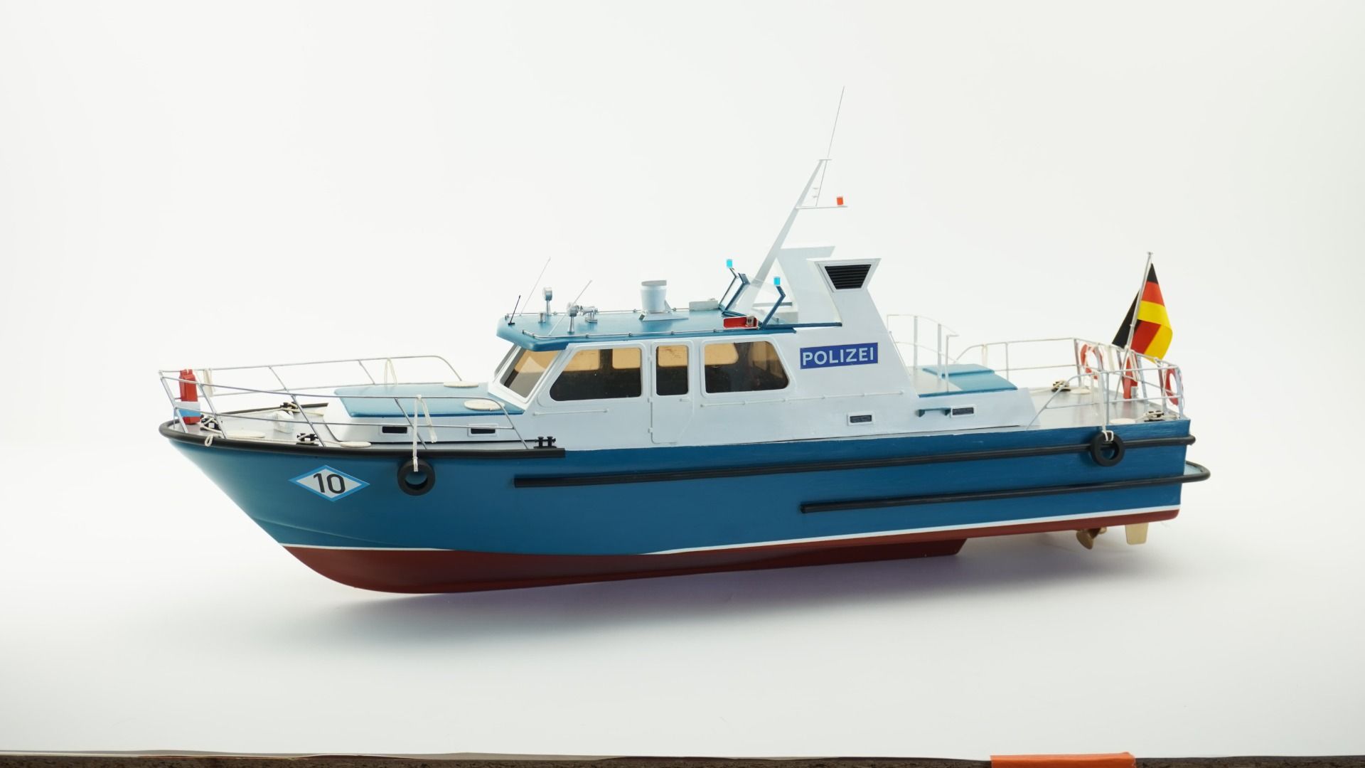 Billing Boats 1/20 Scale German Policeboat WSP 10 Model Kit