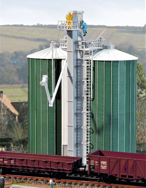 Fordhampton Grain Silos Kit OO Gauge