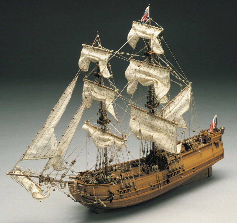 Mantua Models 1/150 Scale Golden Star Model Kit