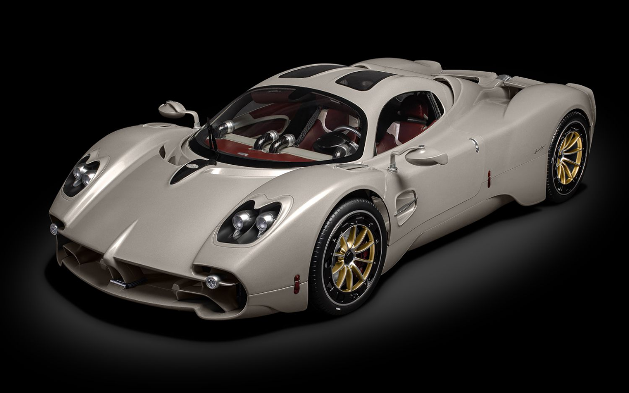 Pocher 1/8 Scale Pagani Utopia Coupé - Rinascimento Lucido Model Kit