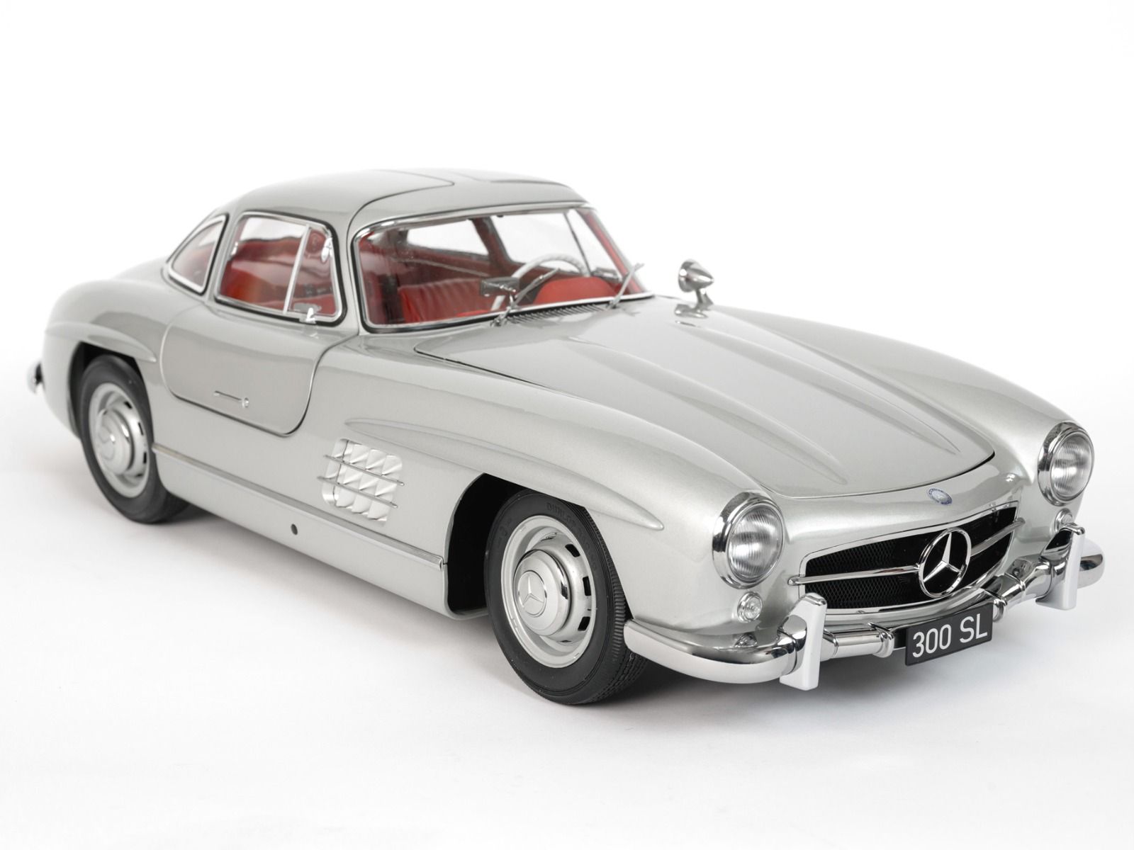 IXO 1/8 Scale Mercedes 300 SL Silver Model Kit