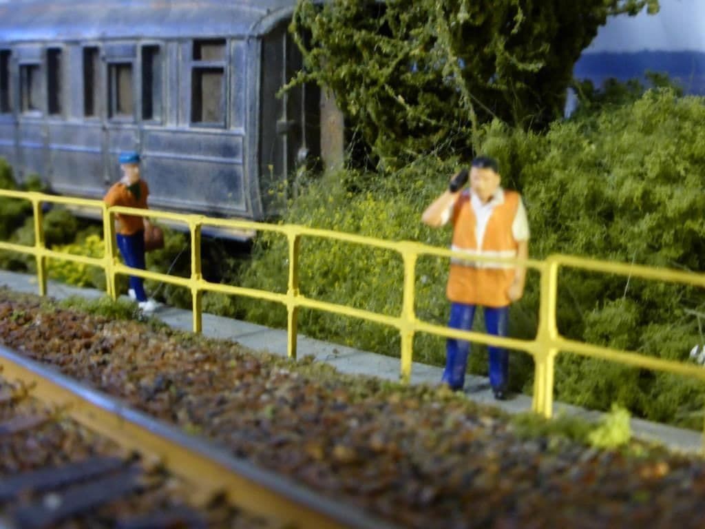 Scale Model Scenery Laser Cut Tube Clamp Style Safety Railings (2 x 260mm) OO Gauge