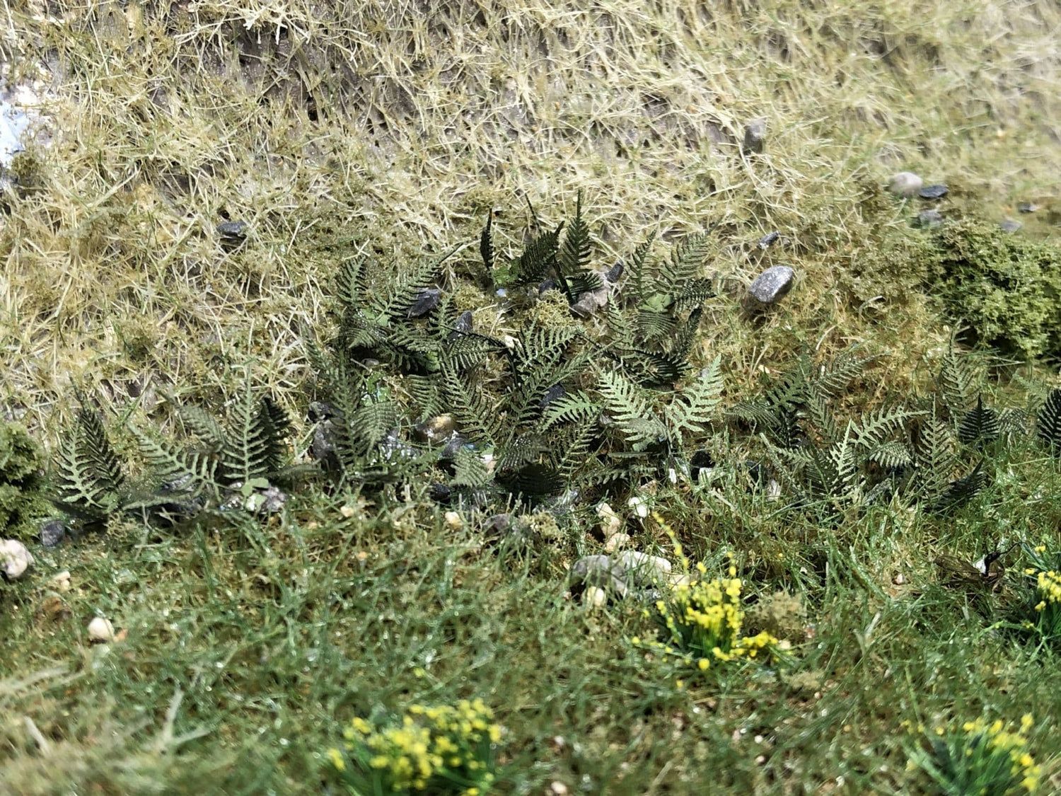 Scale Model Scenery Green Bracken / Fern Plants (Pack of 32) OO Gauge