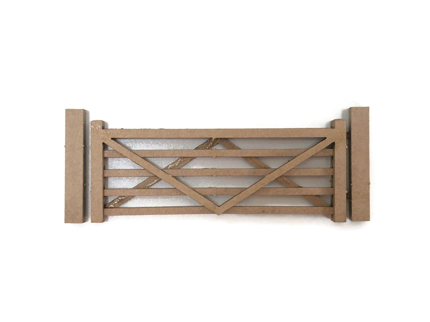 Scale Model Scenery Five Bar Gates & Posts (Pack Of 3) OO Gauge