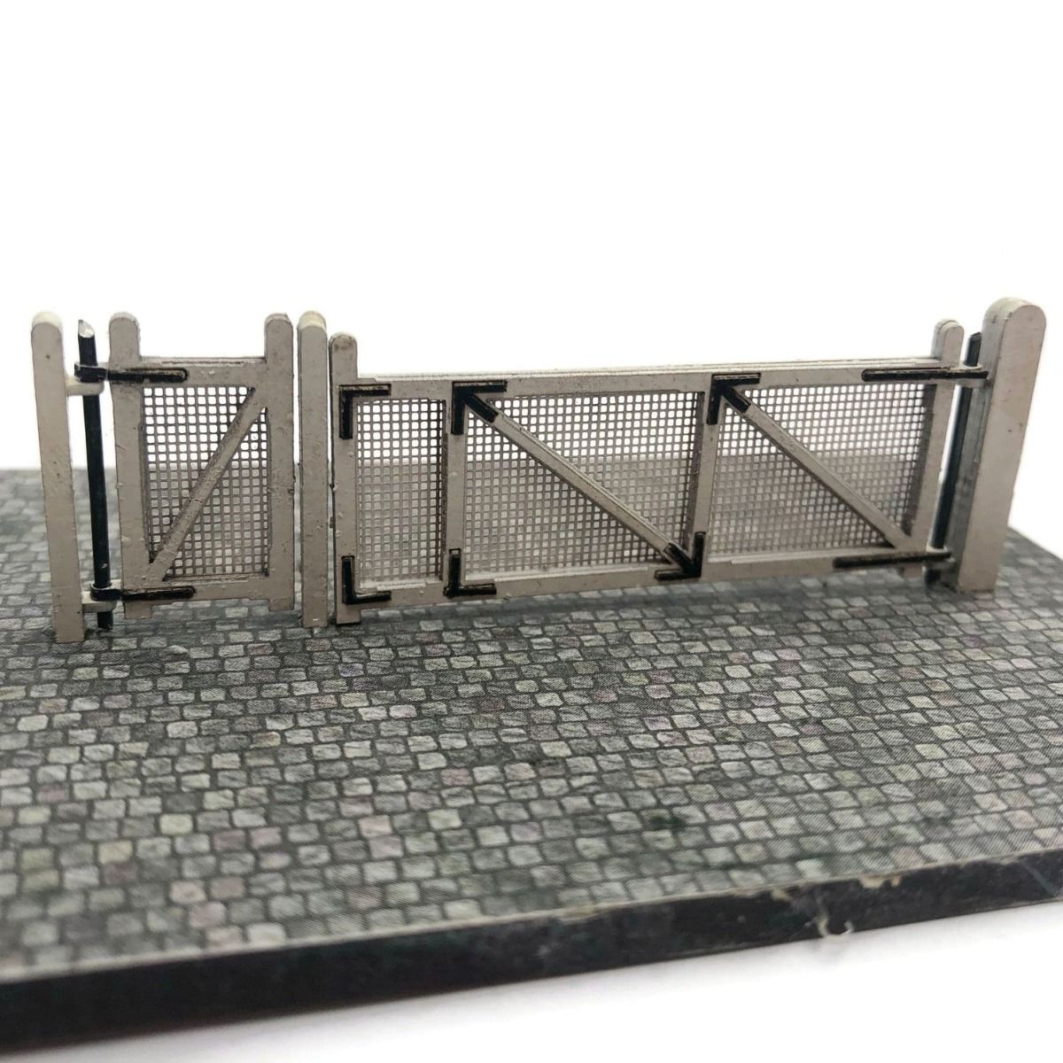 Scale Model Scenery Crossing/Yard Gates (NYMR/Goathland Style) OO Gauge