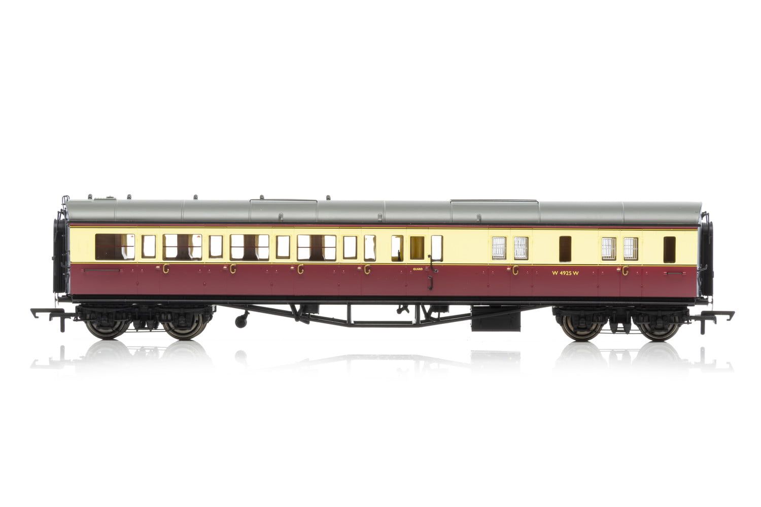 Hornby BR, Collett 'Bow-Ended' Corridor Brake Third (Right Hand), W4925W - Era 4 OO Gauge