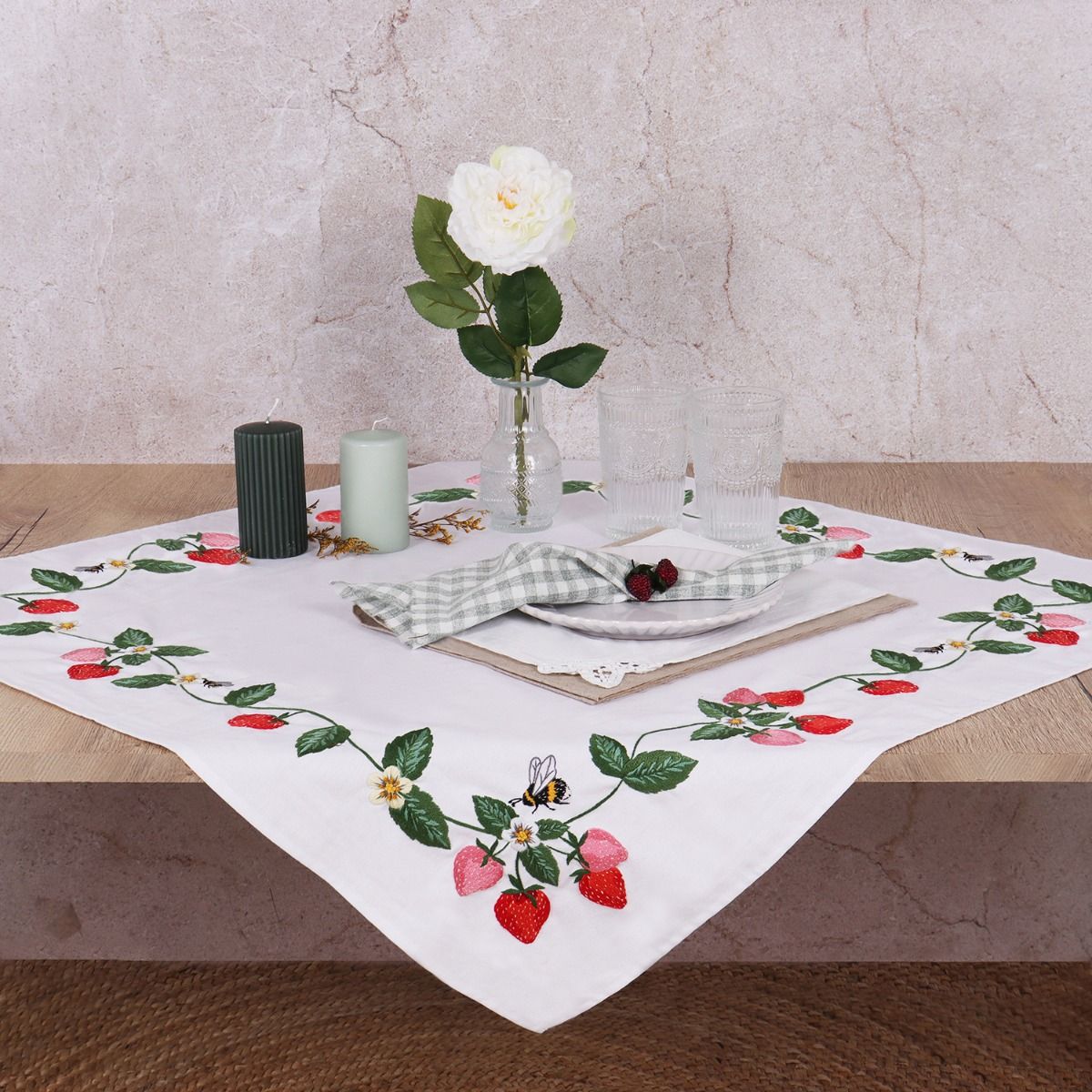 Trimits Strawberries Tablecloth Embroidery Kit