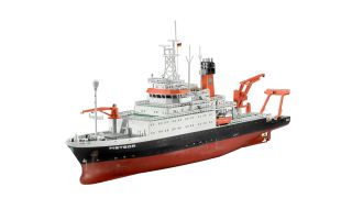 Revell 1/300 Scale German Research Vessel Meteor Model Kit