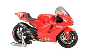 Tamiya 1/12 Scale 2004 Ducati Desmosedici GP4 Model Kit