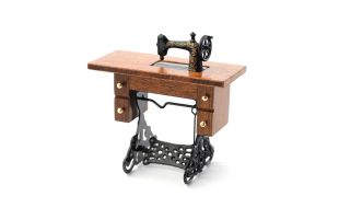 Treadle Sewing Machine for 12th Scale Dolls House