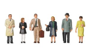 Branchline 1960 70s Standing Station Passengers 36-402 OO Gauge